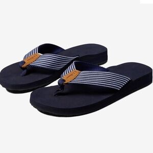 L.L. BEAN ⭐️ classic maine isle flip flops
